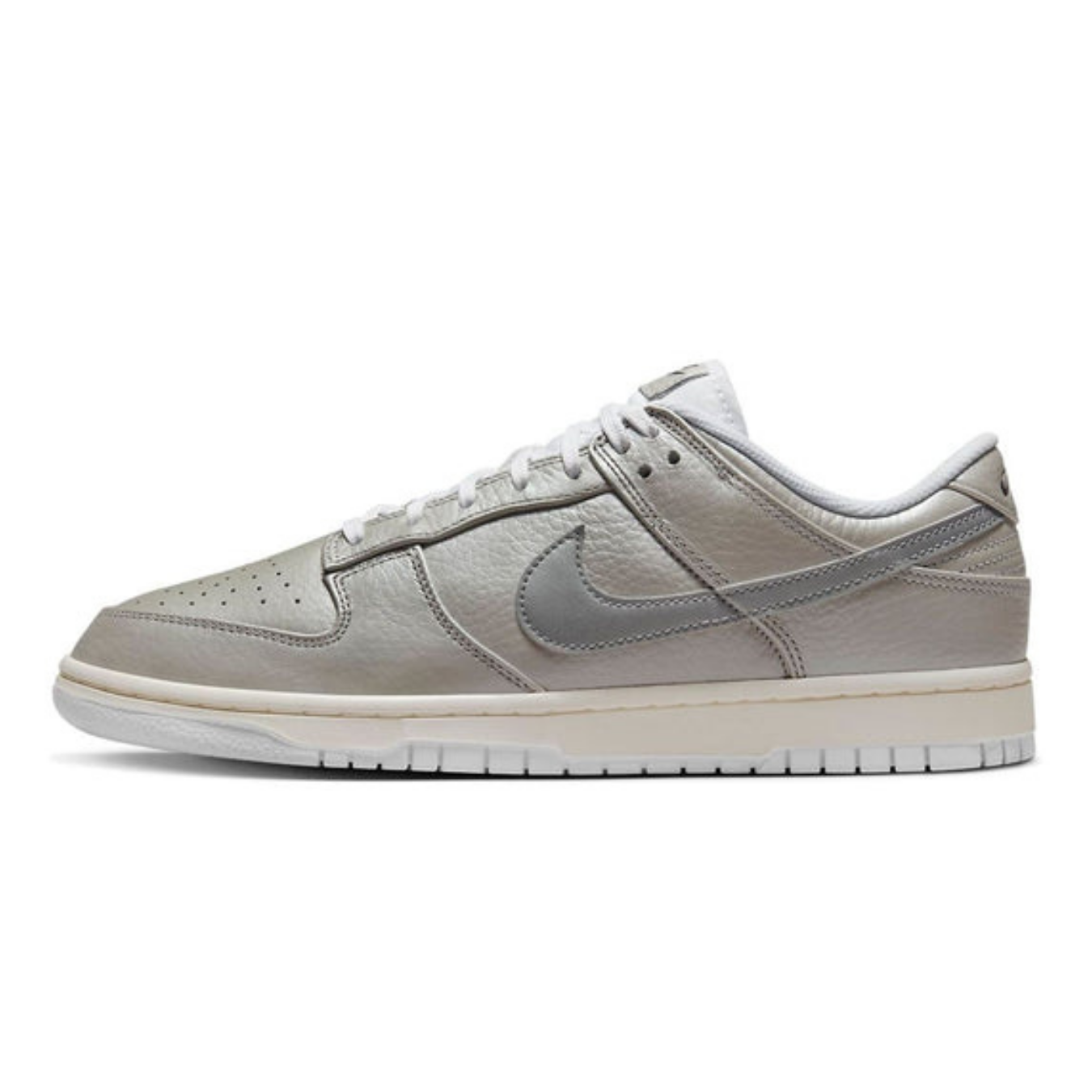 Nike Dunk Low SE 'Metallic Silver'